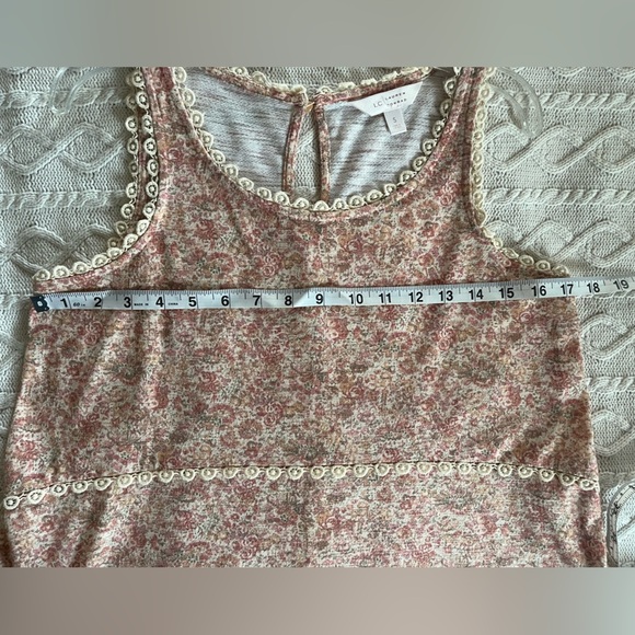 Lauren Conrad Floral Tank with Embroidery Detail Women’s Size Small - Picture 11 of 12